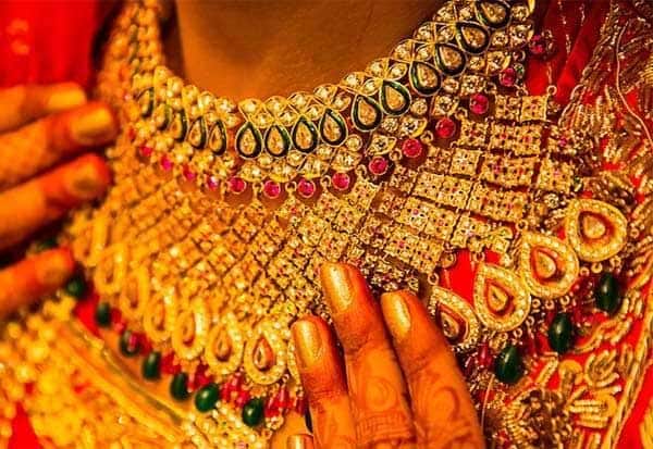 வரலாறு காணாத தங்கம் விலை; முதல்முறையாக ஒரு சவரன் ரூ.75,200!