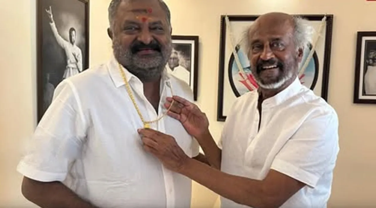 ரீ-ரிலீஸிலும் பட்டையை கிளப்பிய படையப்பா; தயாரிப்பாளருக்கு தங்க சங்கிலி பரிசளித்த ரஜினிகாந்த்.