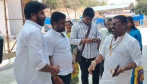 சேவல் கொடி பறக்குது’: மருதமலை முருகனை தரிசித்து விஜய்க்கு வாழ்த்து சொன்ன வேல்முருகன்.