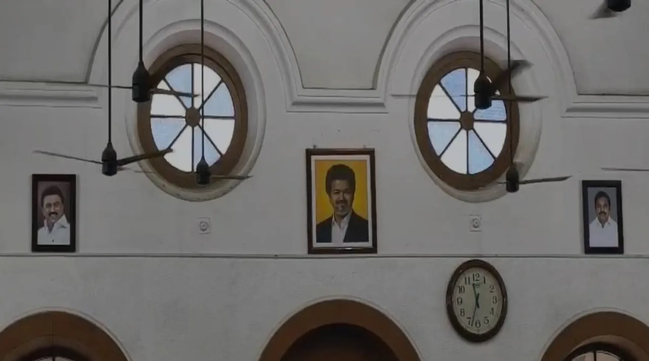 விஜய் புகைப்படத்துடன் ஸ்டாலின், இ.பி.எஸ் படங்கள்: கோவை மாமன்ற அரங்கில் புதிய மாற்றம்.